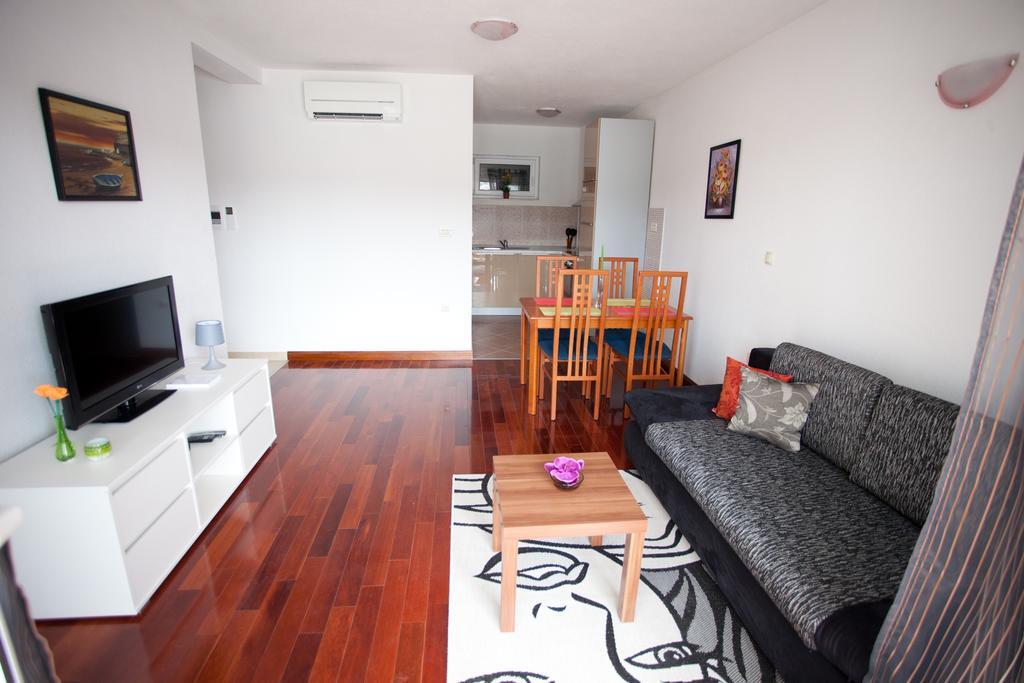 Apartments Svjetlana โตรกีร์ ภายนอก รูปภาพ